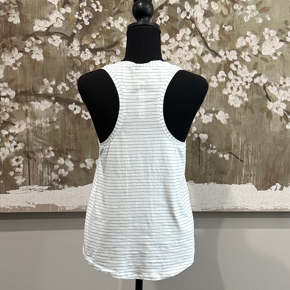Lululemon love tank - Picture 3 of 3